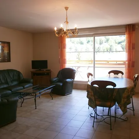 Le Trianon Apartment *